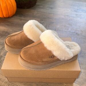 UGG Women’s Disquette Slippers (Chestnut)